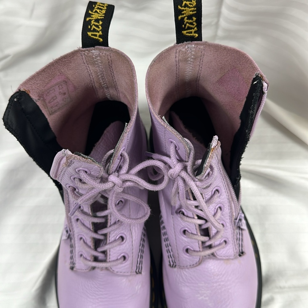 Doc Martin boots women’s size 6. Lavendar - Picture 8 of 10